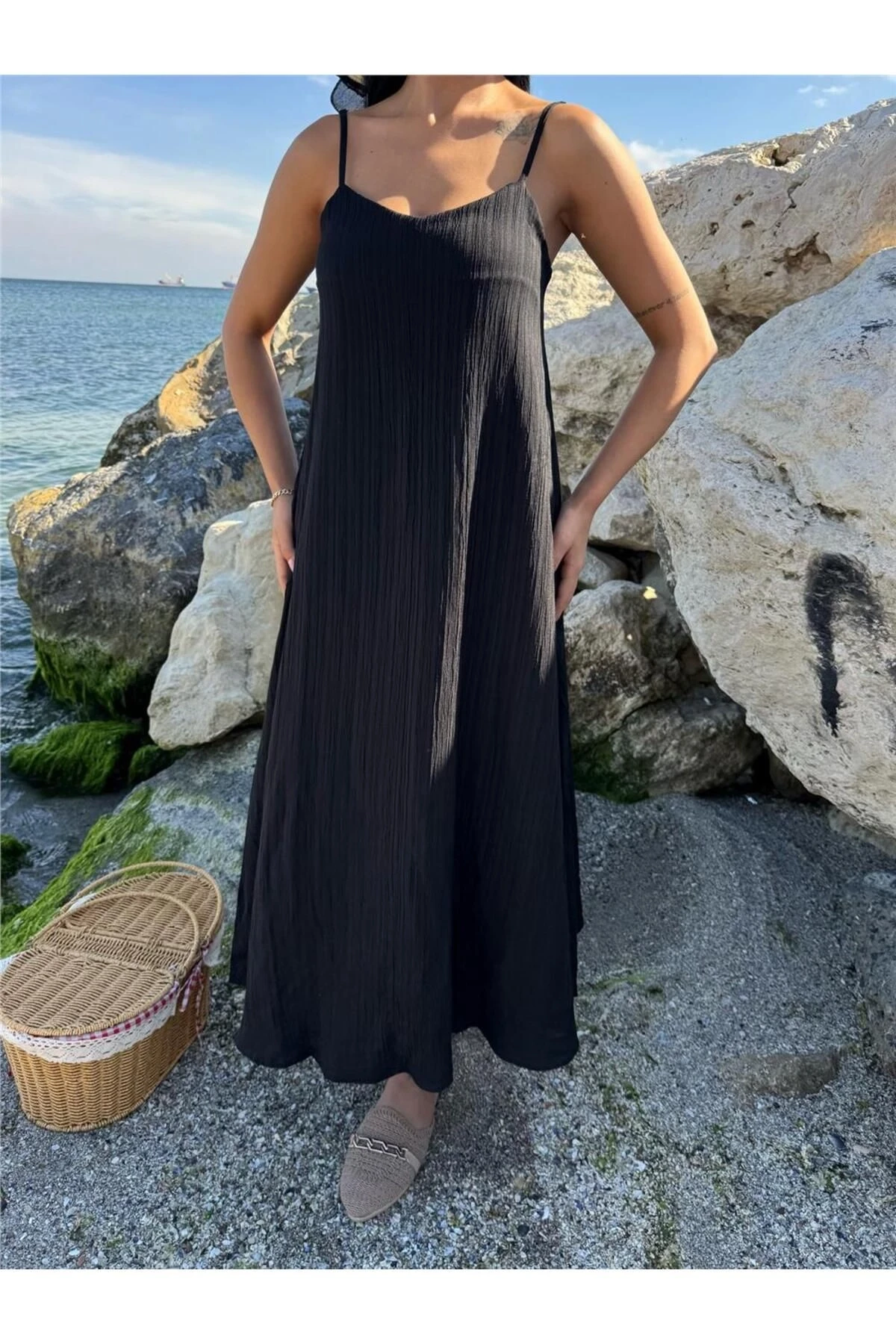 Siyah Askılı Midi Elbise