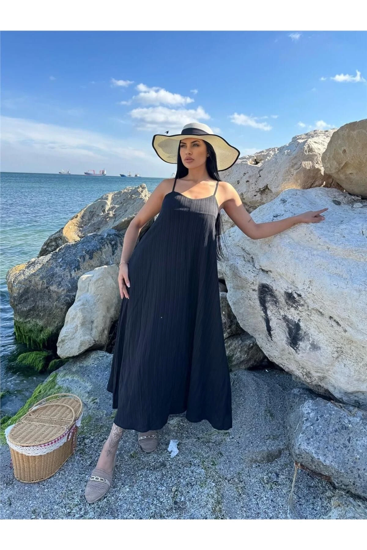 Siyah Askılı Midi Elbise