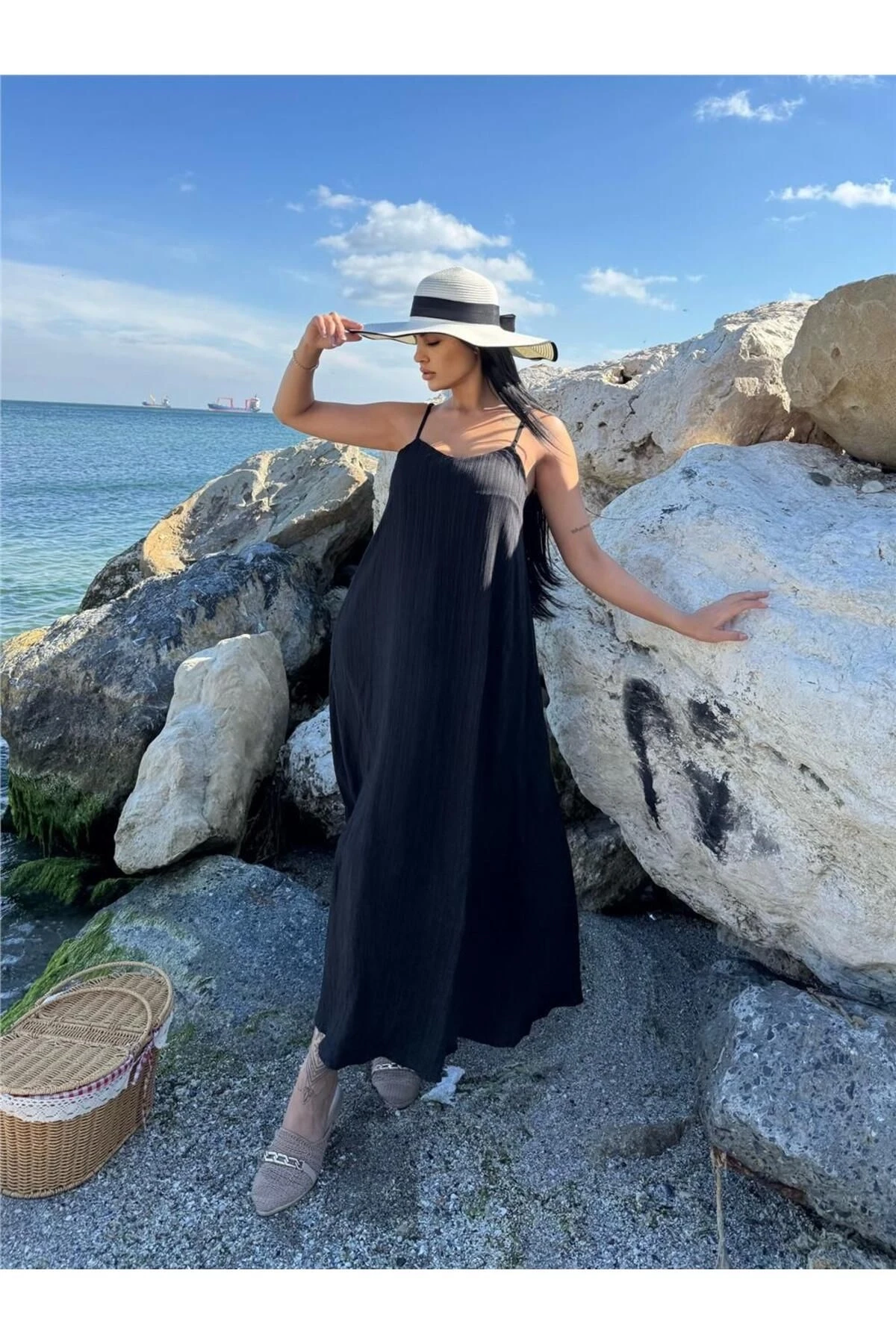 Siyah Askılı Midi Elbise