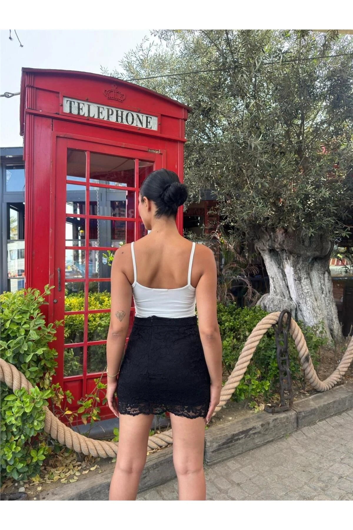 Siyah Dantelli Mini Etek