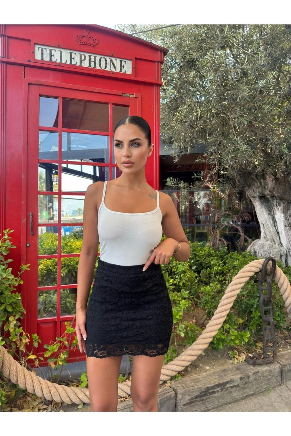 Siyah Dantelli Mini Etek