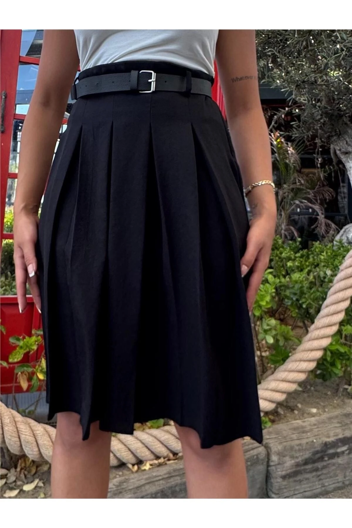 Siyah Kemerli Pileli Etek