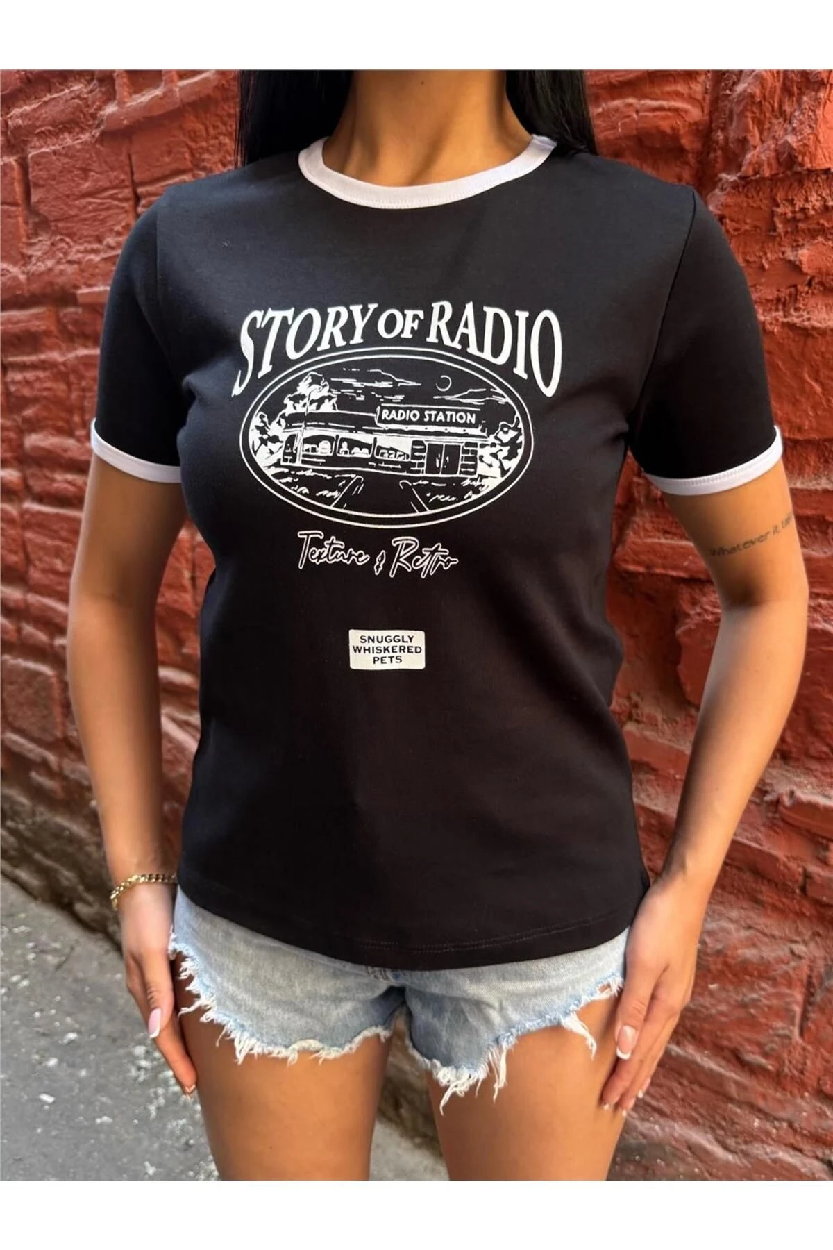 Siyah Kısa Kollu Pamuklu Radyo Baskılı Tişört