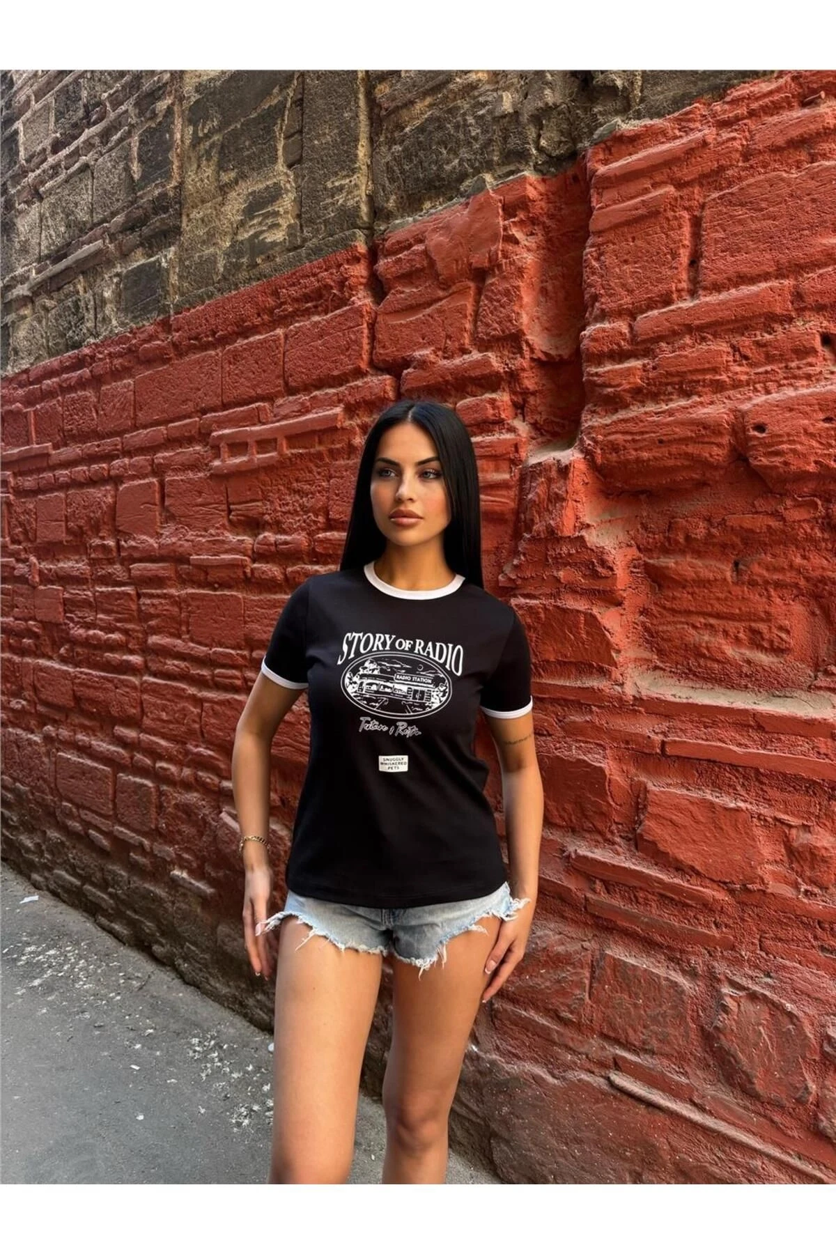 Siyah Kısa Kollu Pamuklu Radyo Baskılı Tişört