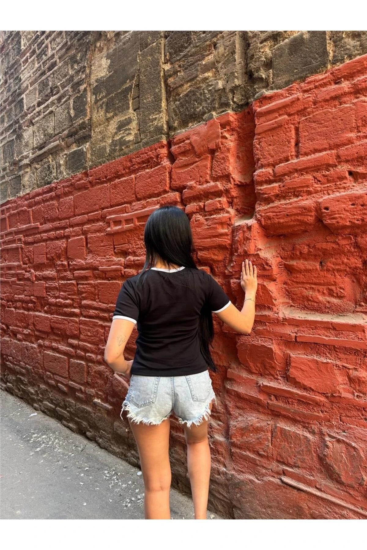 Siyah Pamuklu Dance Desenli Tişört