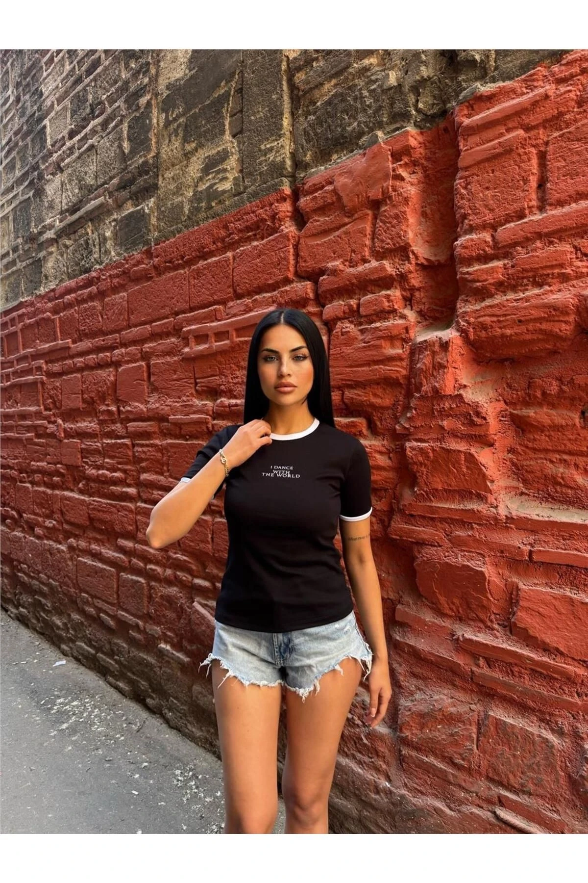 Siyah Pamuklu Dance Desenli Tişört