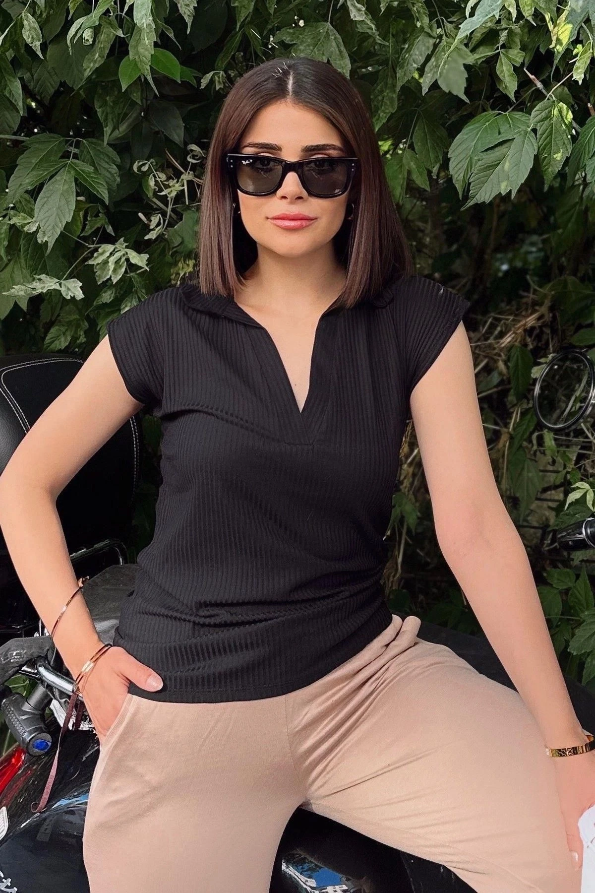 Siyah Polo Yaka, Kısa Kol, Fitilli Kaşkorşe Kumaş, Basic Kalıp/Kesim, Spor Ve Günlük Bluz & T-Shirt