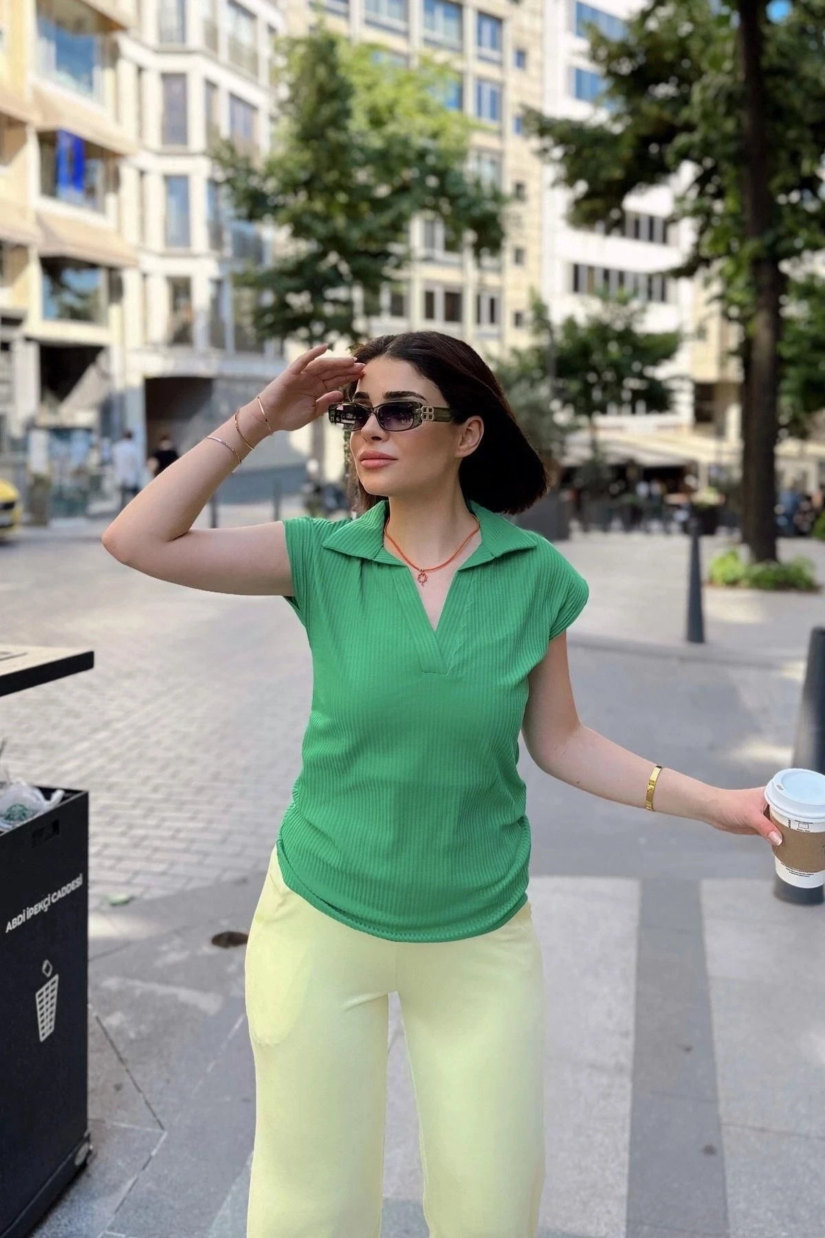 Yeşil Polo Yaka, Kısa Kol, Fitilli Kaşkorşe Kumaş, Basic Kalıp/Kesim, Spor Ve Günlük Bluz & T-Shirt