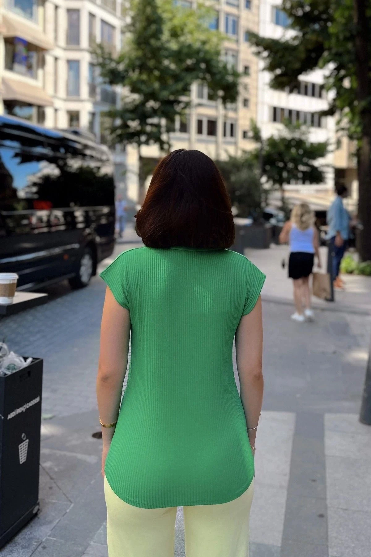 Yeşil Polo Yaka, Kısa Kol, Fitilli Kaşkorşe Kumaş, Basic Kalıp/Kesim, Spor Ve Günlük Bluz & T-Shirt