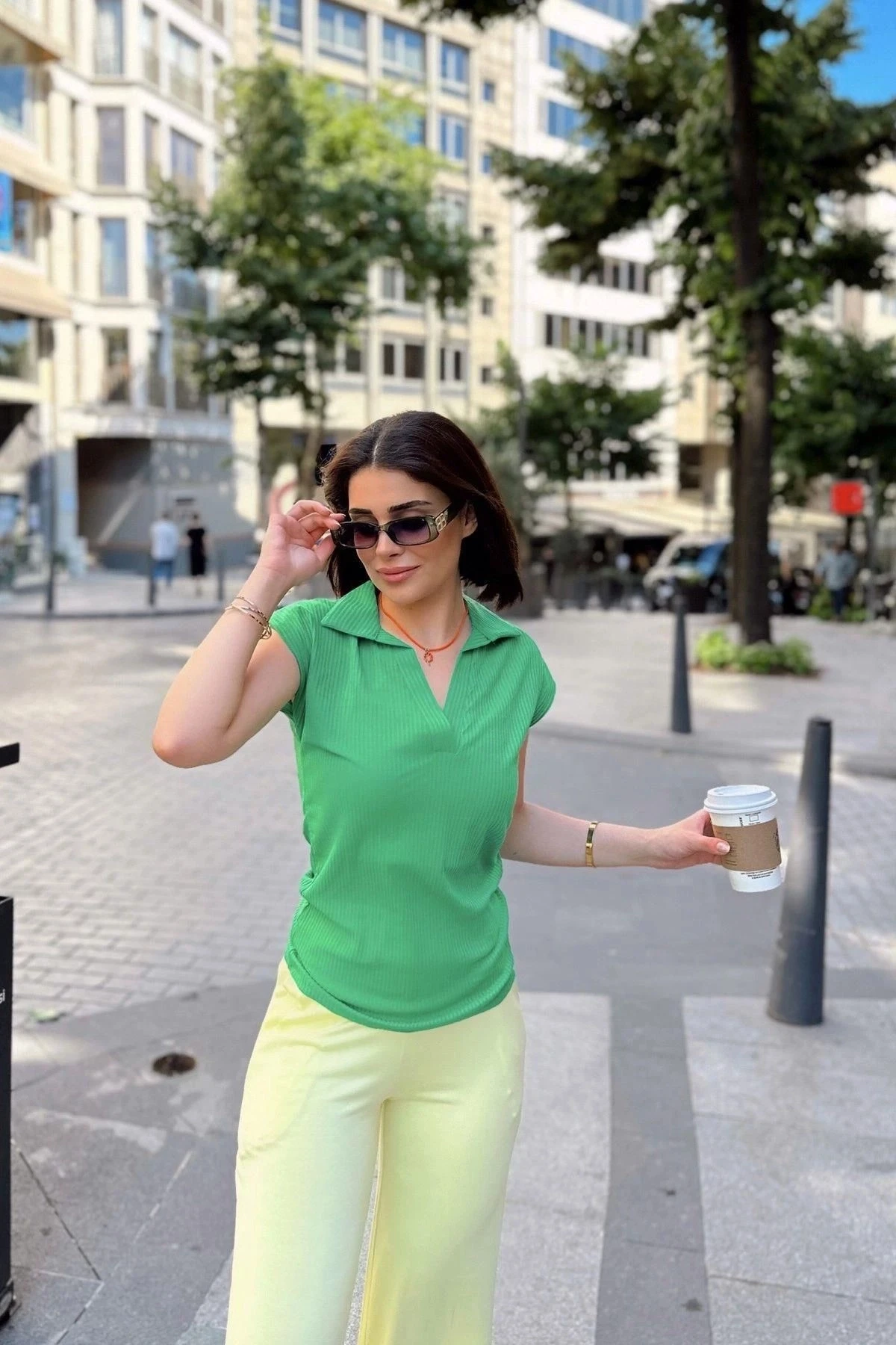 Yeşil Polo Yaka, Kısa Kol, Fitilli Kaşkorşe Kumaş, Basic Kalıp/Kesim, Spor Ve Günlük Bluz & T-Shirt