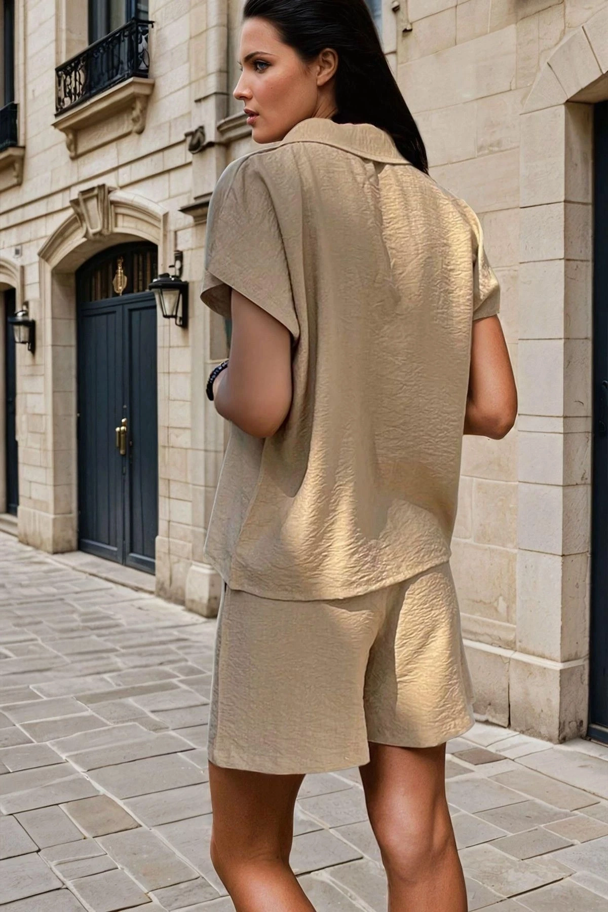 Bej Gömlek Yaka, Tahta Düğme Detaylı Gömlek Ve Cep Detaylı Şort Takım