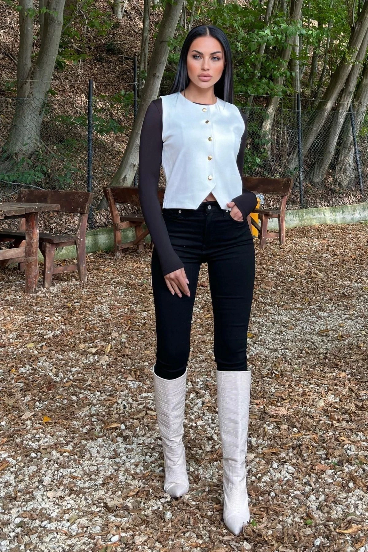 Beyaz Yuvarlak Yaka, Gold Düğmeli, Scuba Yelek