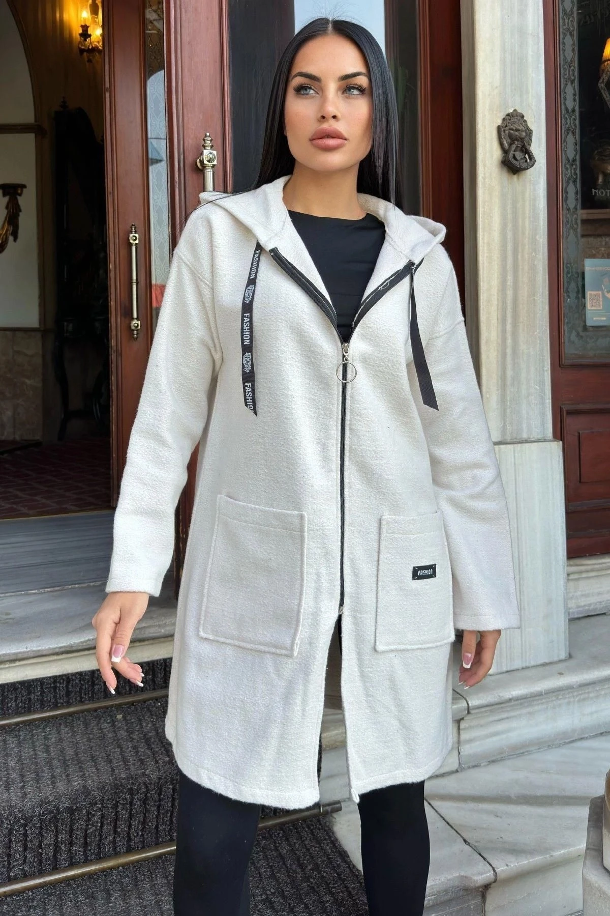 Ekru Arma Detaylı, Kapüşonlu, Kırçıllı Kaşe Hırka Ceket