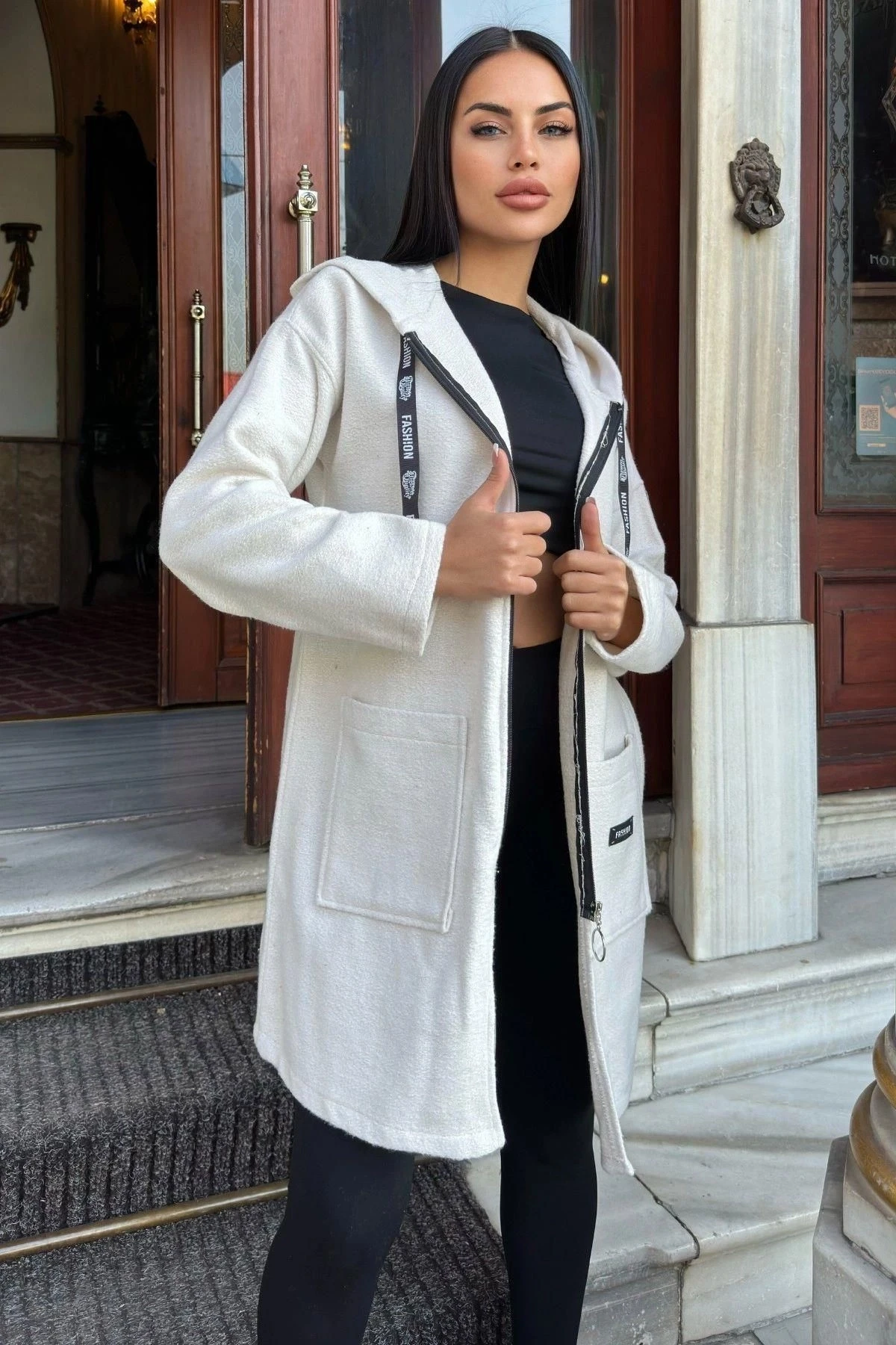 Ekru Arma Detaylı, Kapüşonlu, Kırçıllı Kaşe Hırka Ceket