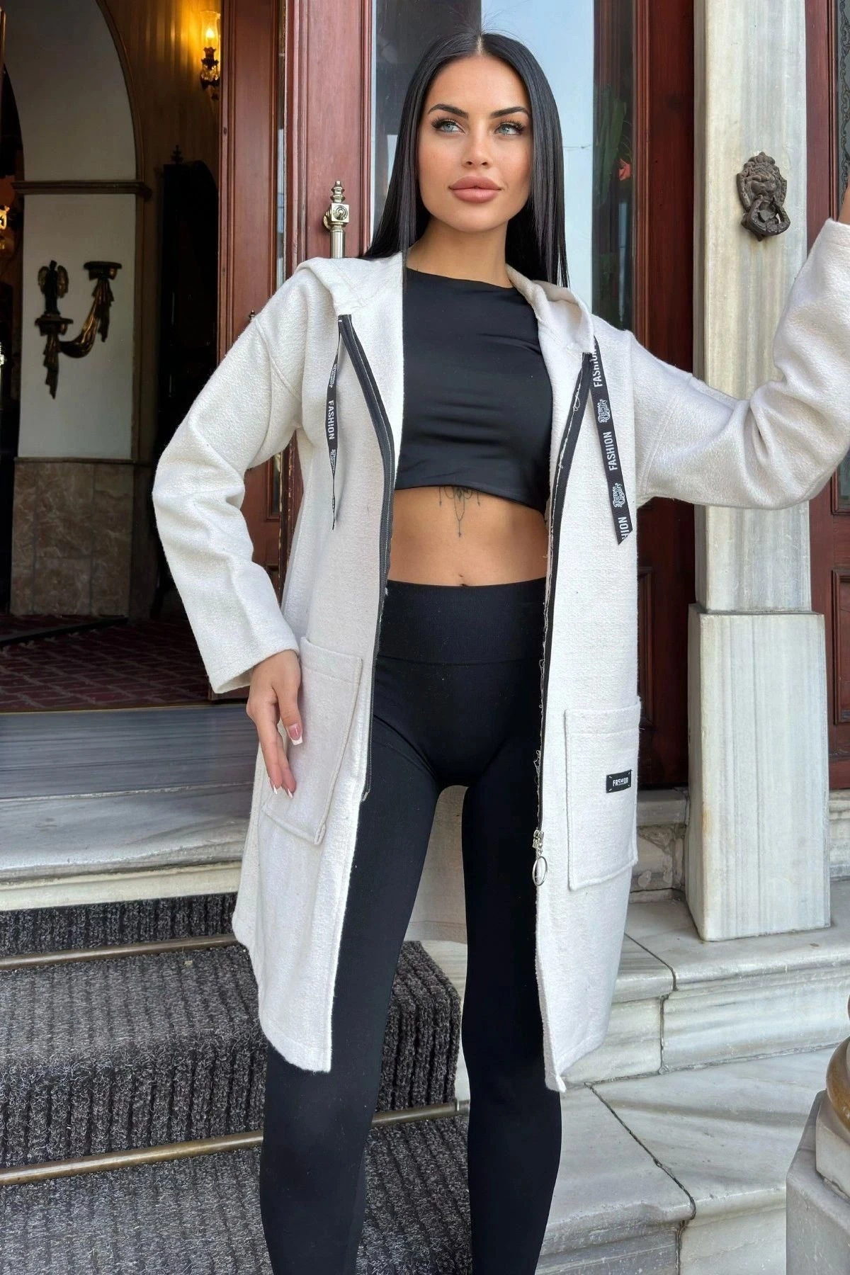 Ekru Arma Detaylı, Kapüşonlu, Kırçıllı Kaşe Hırka Ceket