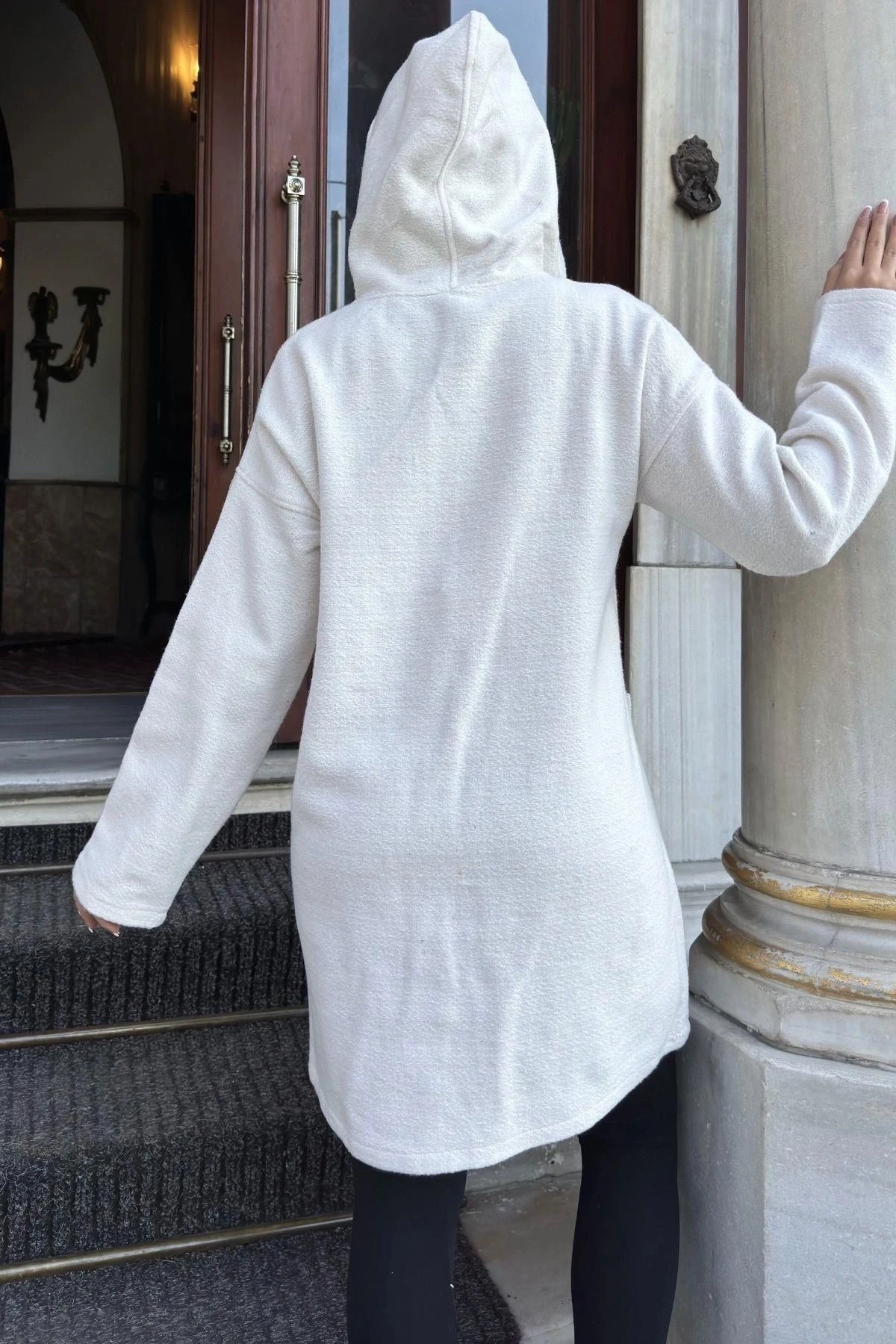 Ekru Arma Detaylı, Kapüşonlu, Kırçıllı Kaşe Hırka Ceket