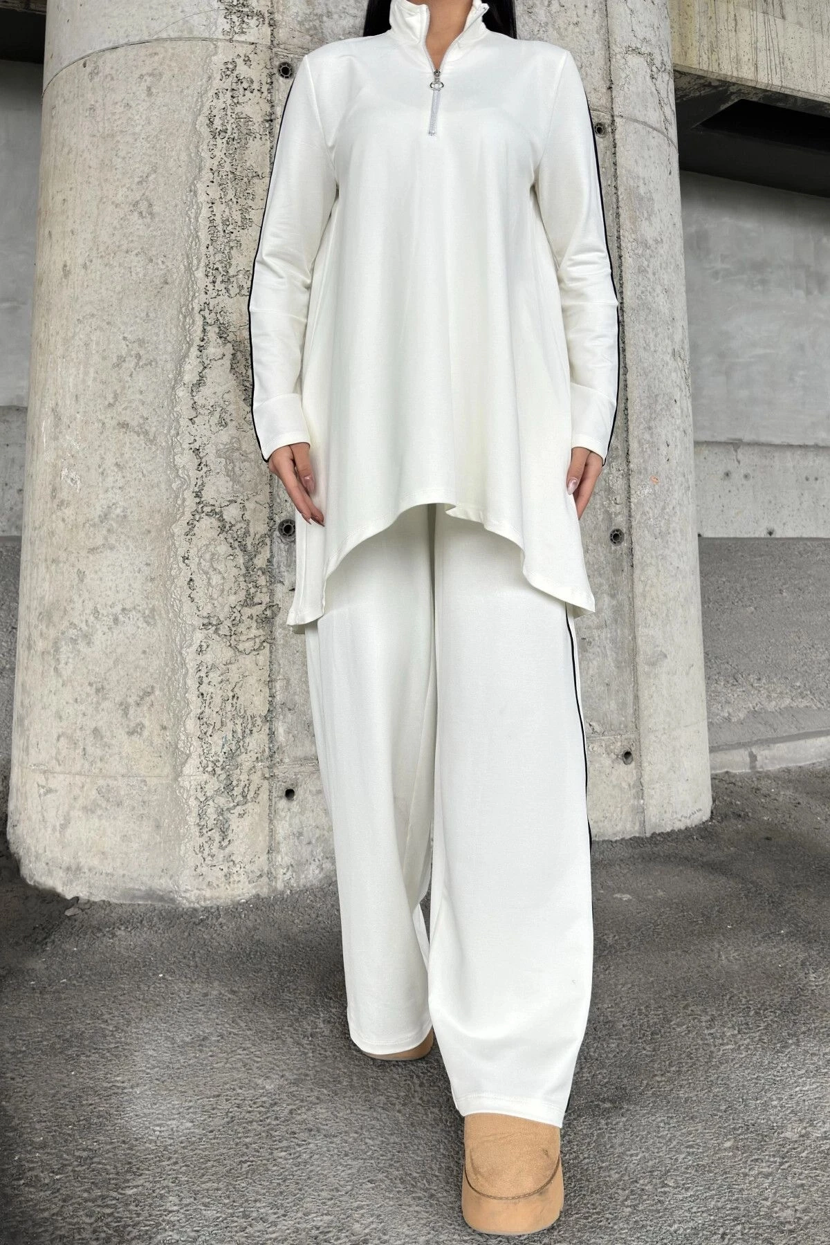 Ekru Asimetrik Kesim, Fermuarlı Bluz & Bol Paça Pantolon - Viskon İki İplik Kumaş Alt & üst Takım