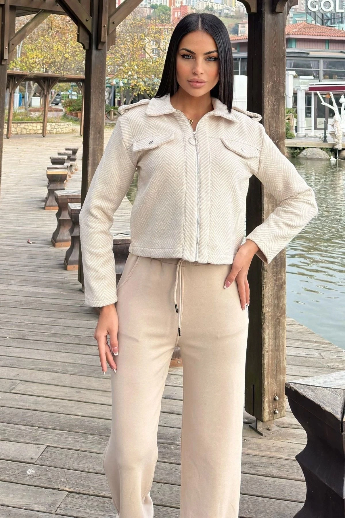 Ekru Balıksırtı Desenli, Fermuarlı, Kısa Kaşe Ceket