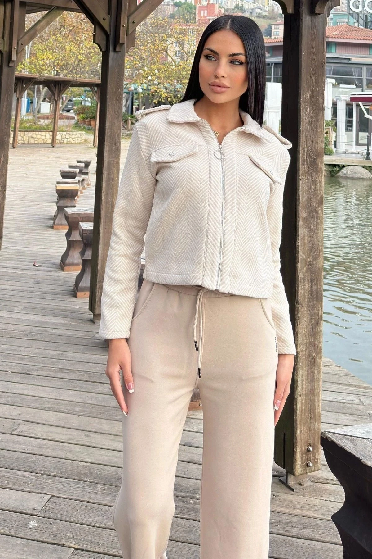 Ekru Balıksırtı Desenli, Fermuarlı, Kısa Kaşe Ceket