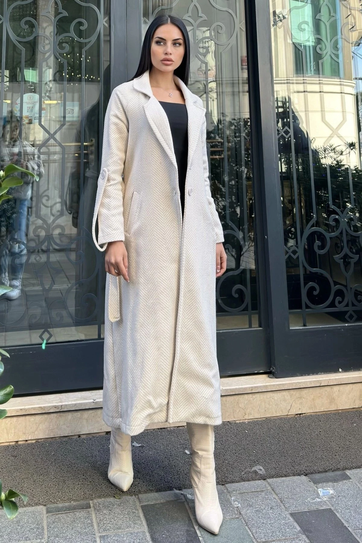 Ekru Kruvaze Yaka, Çift Cepli, Beli Kemerli, Uzun Balıksırtı Kaşe Kaban (Astarsız)