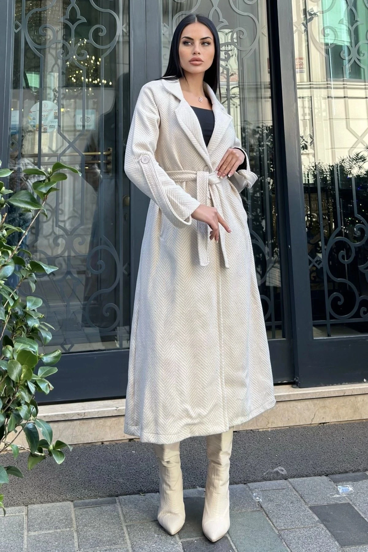 Ekru Kruvaze Yaka, Çift Cepli, Beli Kemerli, Uzun Balıksırtı Kaşe Kaban (Astarsız)