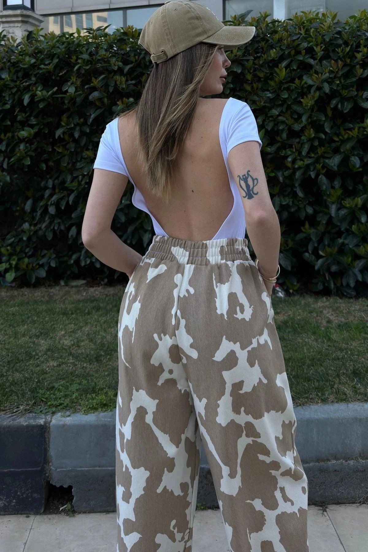 Kadın Bej Beli Lastikli, Cepli, Desenli Gabardin Kumaş, Salaş Pantolon