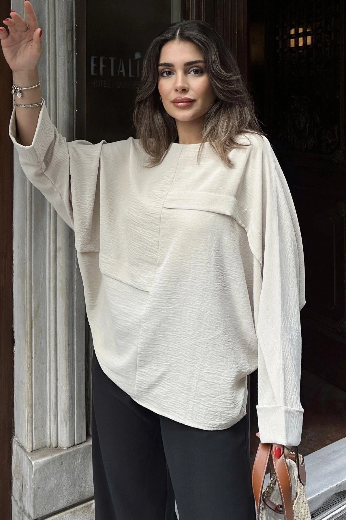 Kadın Bej Duble Geniş Manşet, Yarasa Kol, Süs Cep Detaylı, Salaş Bluz