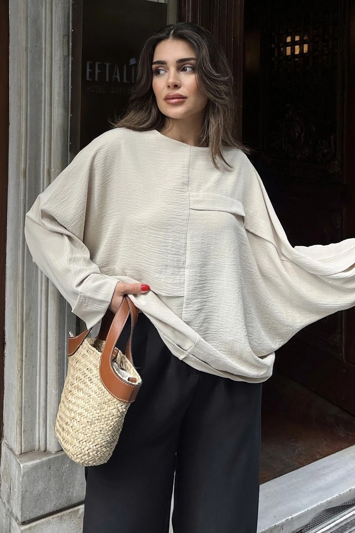 Kadın Bej Duble Geniş Manşet, Yarasa Kol, Süs Cep Detaylı, Salaş Bluz