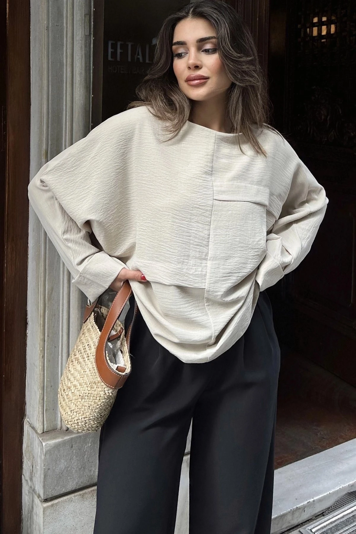 Kadın Bej Duble Geniş Manşet, Yarasa Kol, Süs Cep Detaylı, Salaş Bluz