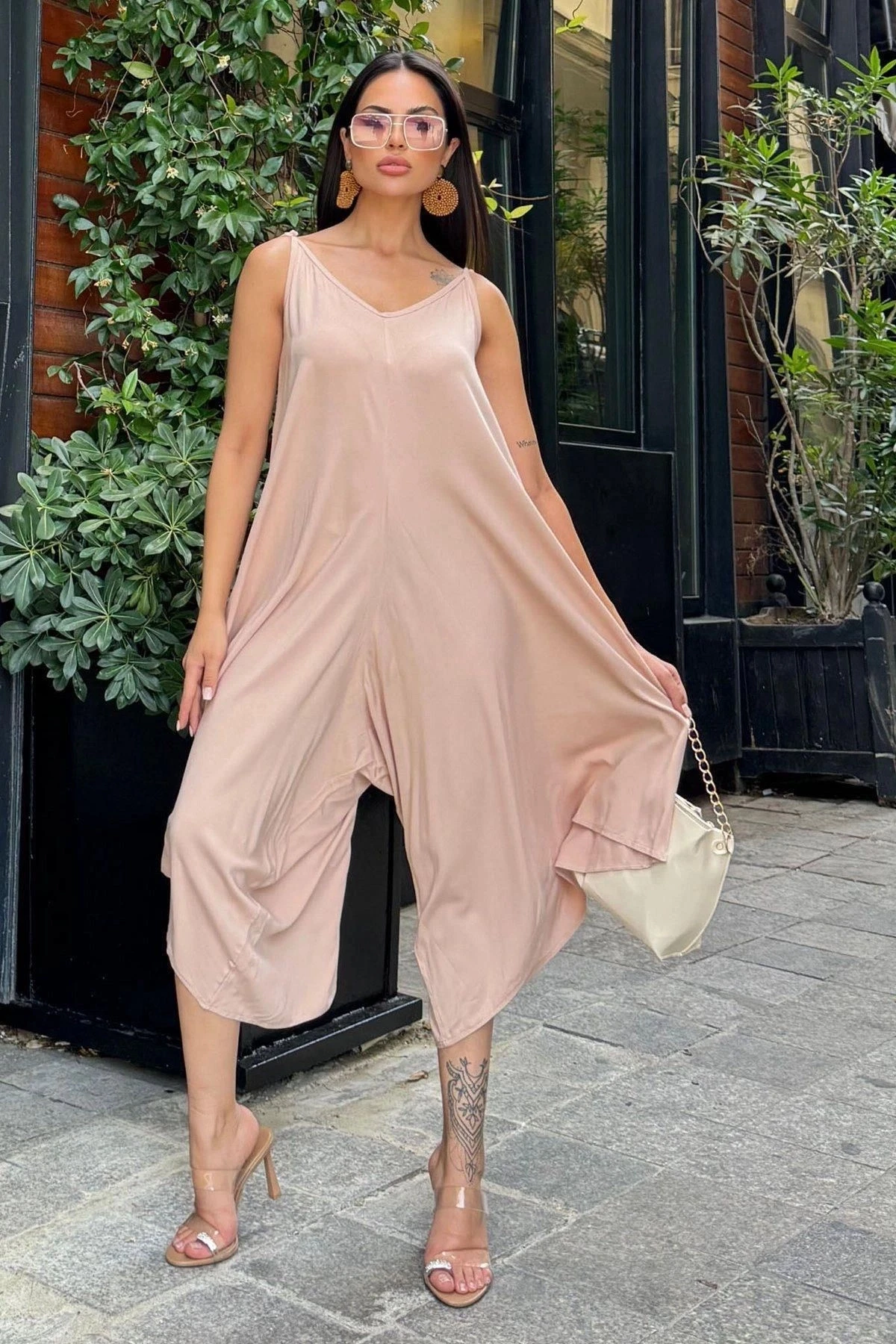 Kadın Bej İp Askılı, Asimetrik Kesim, Dokulu Terletmez Kumaş, Salaş Tulum