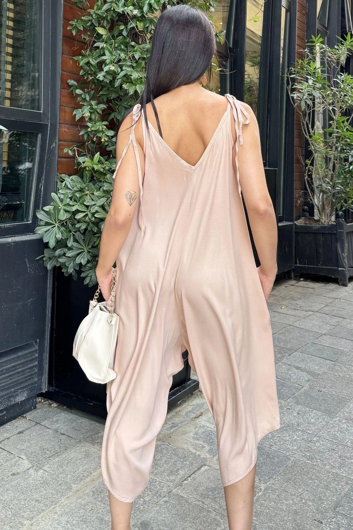 Kadın Bej İp Askılı, Asimetrik Kesim, Dokulu Terletmez Kumaş, Salaş Tulum