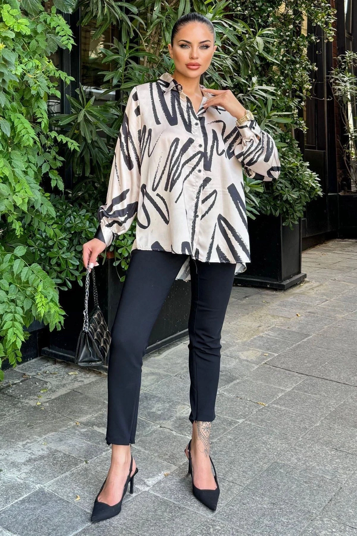 Kadın Bej Uzun Balon Kol, Saten Kumaş, Arkası Pliseli, Salaş Dökümlü Gömlek