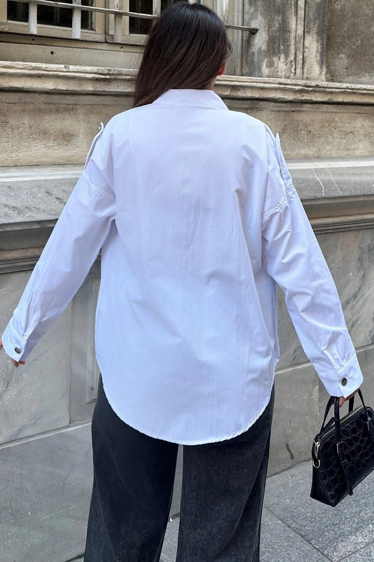 Kadın Beyaz Apolet Ve Zımba Detaylı, Salaş Kesim, Terletmez, Poplin Gömlek