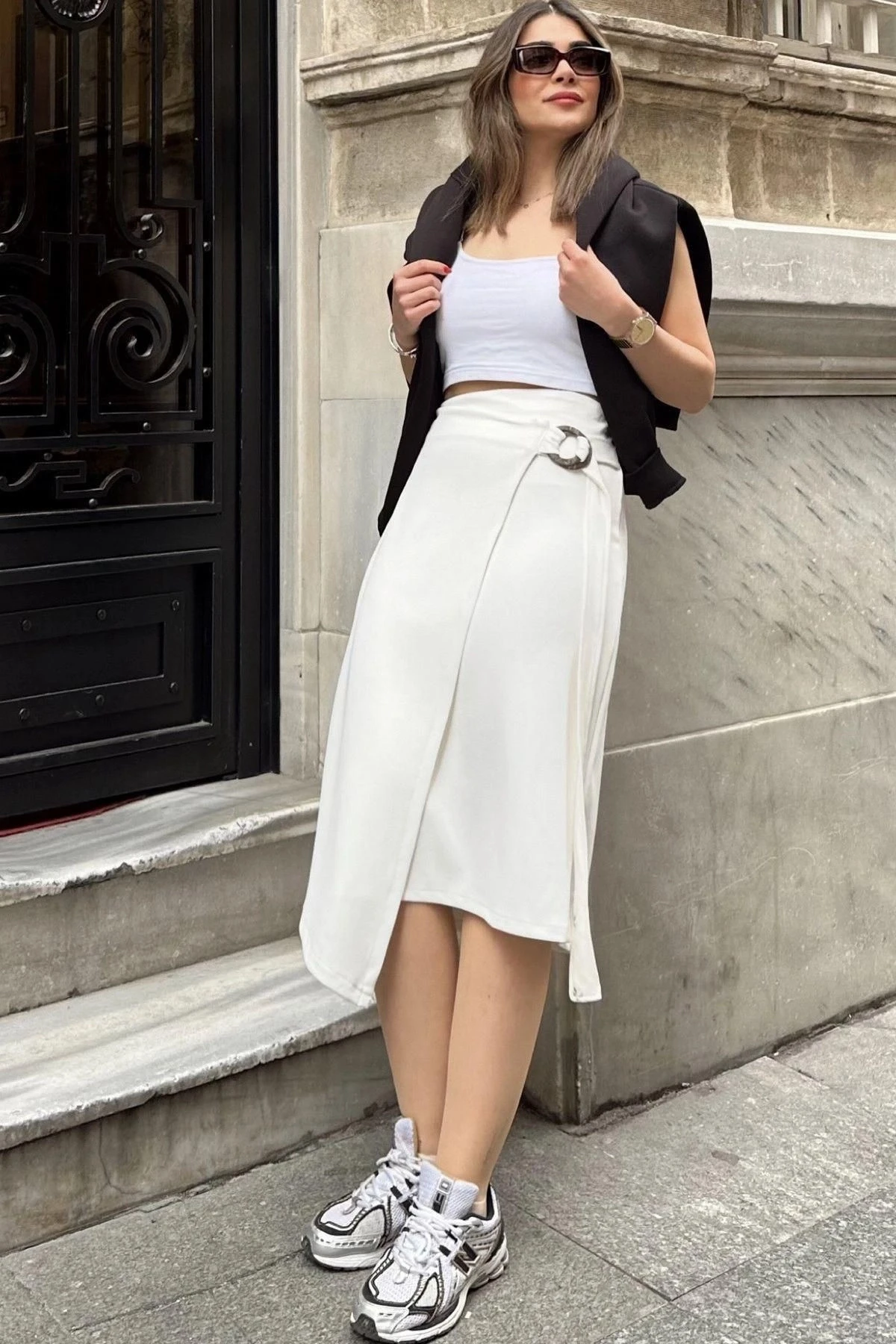 Kadın Beyaz Asimetrik Kesim, Toka Ve Yandan Bağlama Detaylı, Scuba Etek