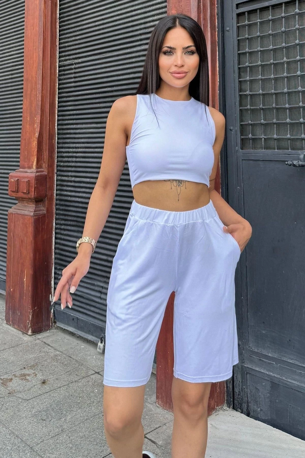 Kadın Beyaz Beli Lastikli, Terletmez Kumaş, Cepli, Salaş Kapri Şort