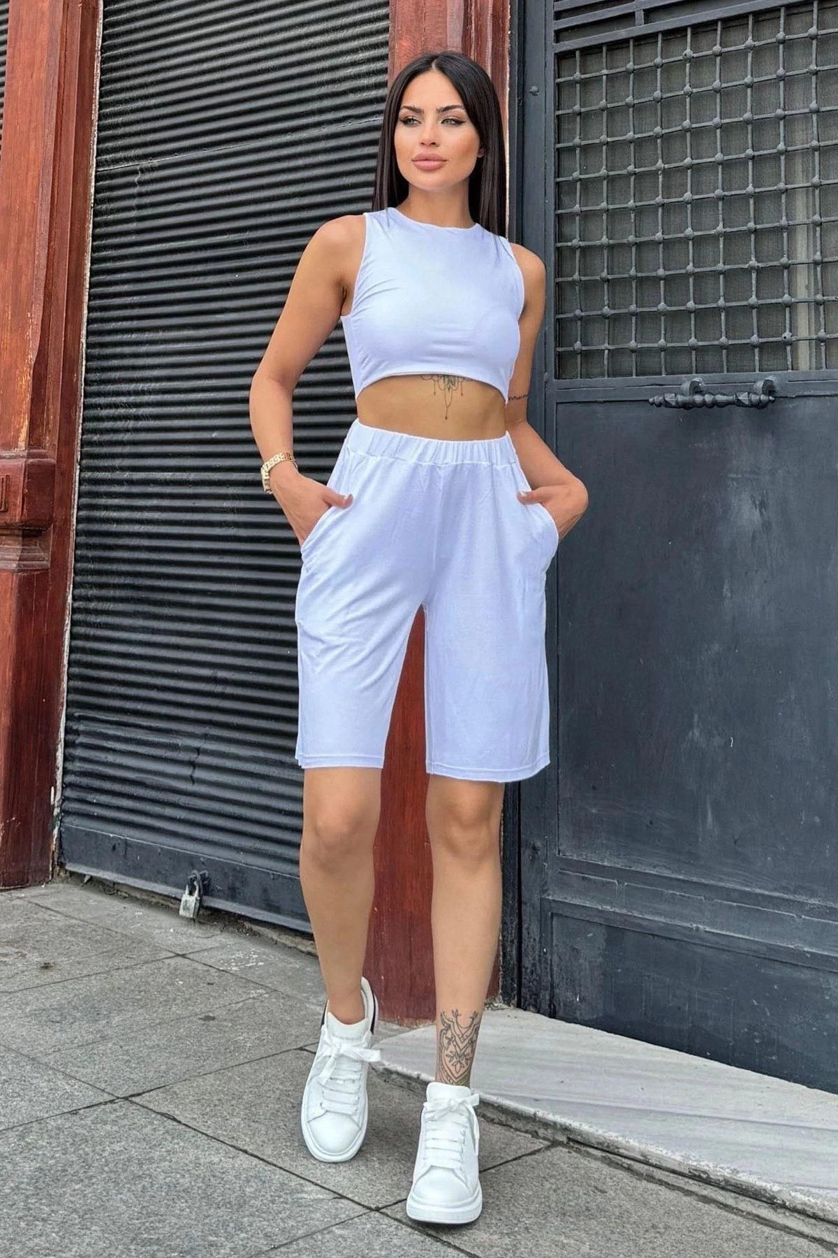 Kadın Beyaz Beli Lastikli, Terletmez Kumaş, Cepli, Salaş Kapri Şort