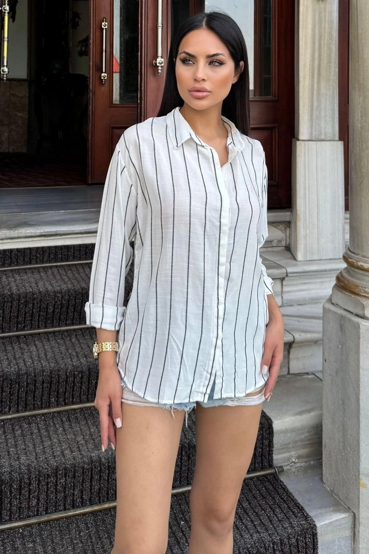 Kadın Beyaz Çizgili Desen, Terletmez, Dokulu İthal Kumaş, Salaş Kesim, Dökümlü Gömlek