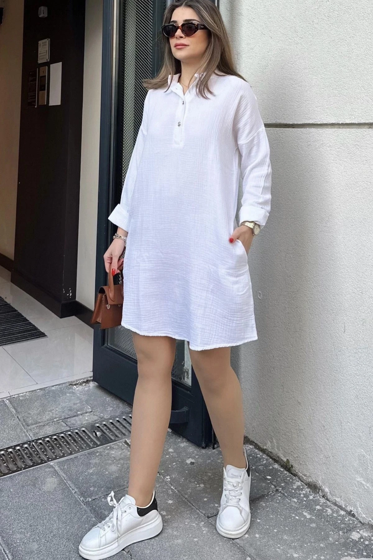 Kadın Beyaz Hakim Yaka, Katlamalı Geniş Kol, Midi & Oversize Kesim, Salaş Müslin Elbise