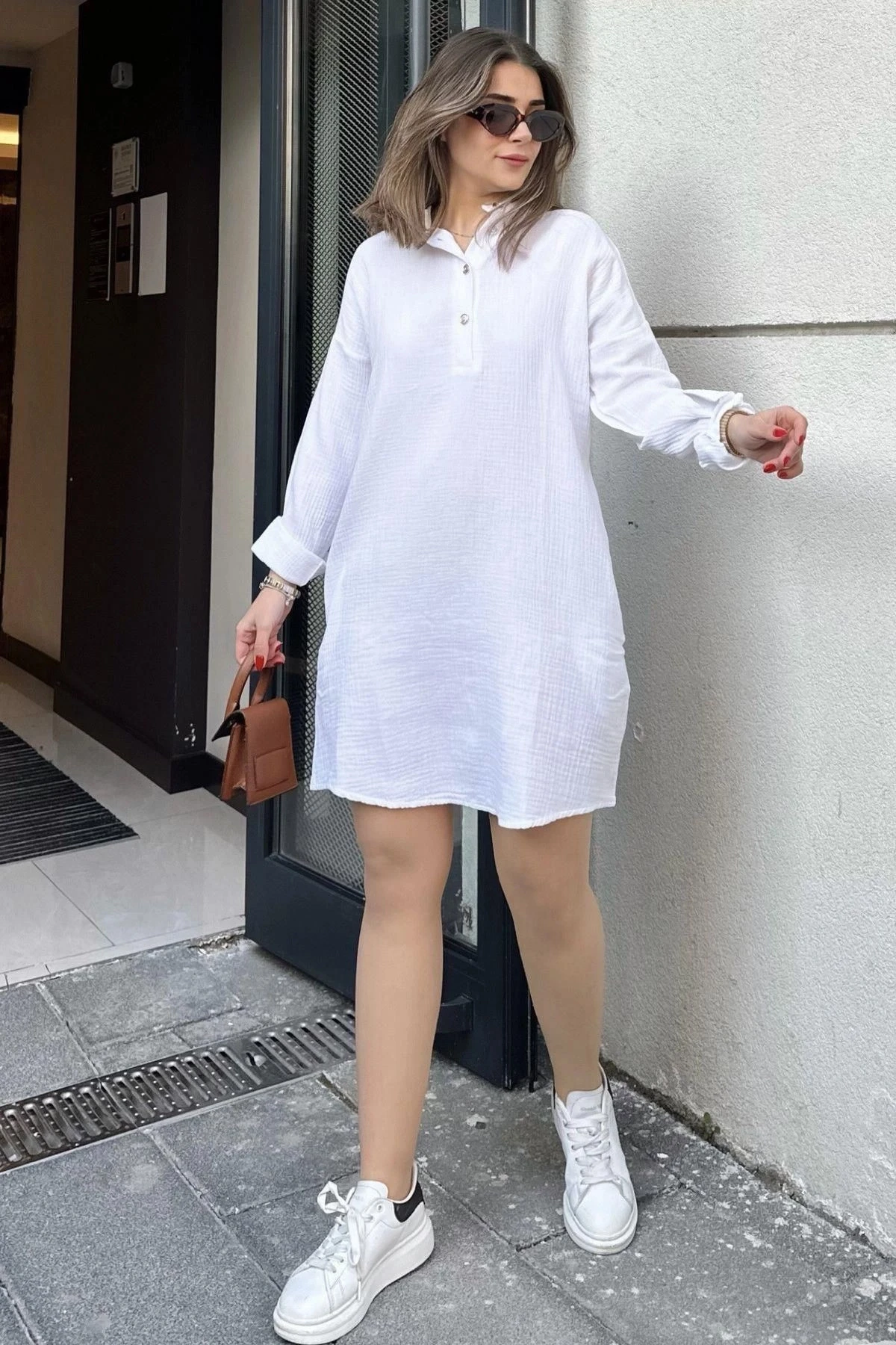 Kadın Beyaz Hakim Yaka, Katlamalı Geniş Kol, Midi & Oversize Kesim, Salaş Müslin Elbise