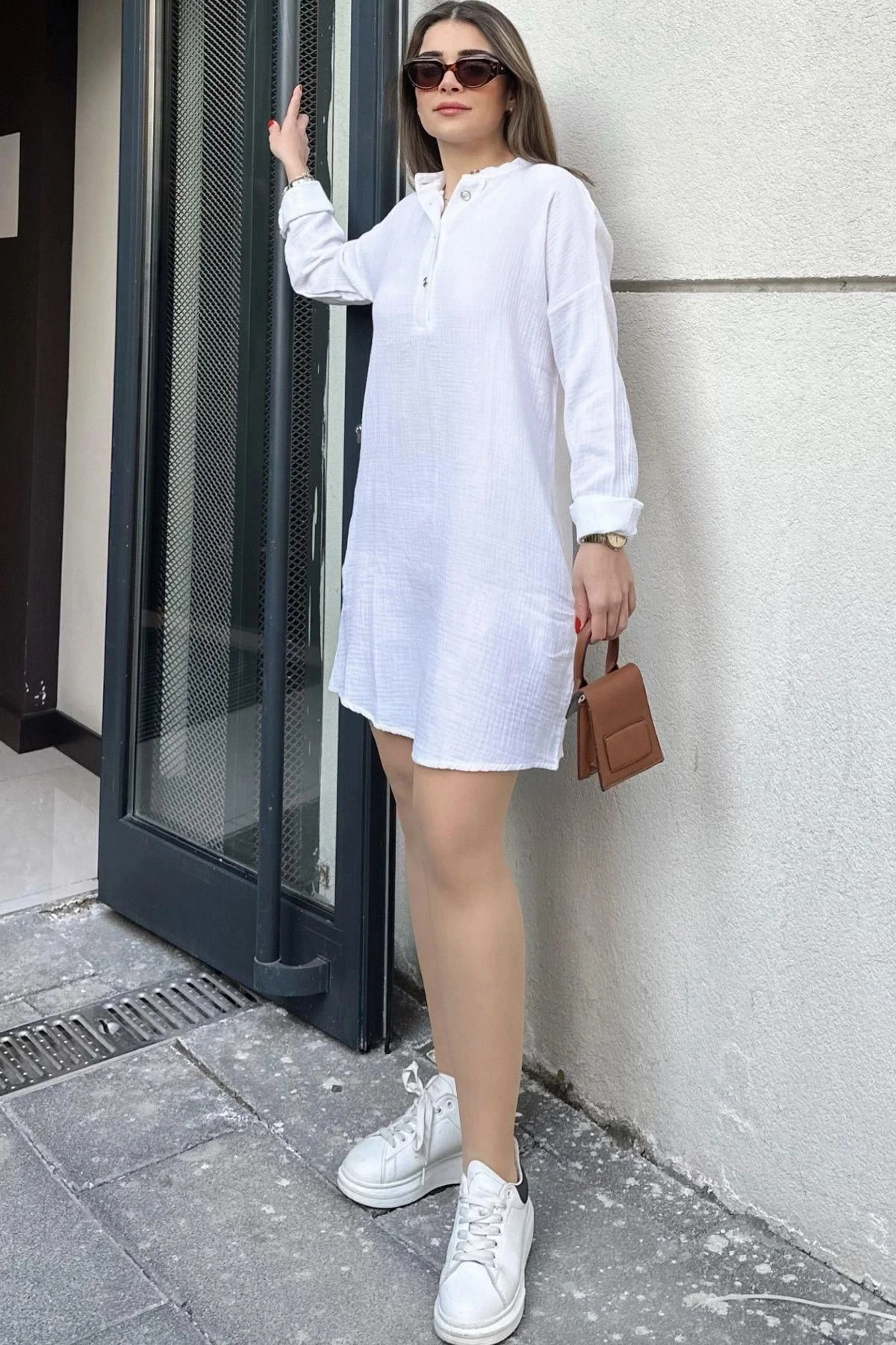 Kadın Beyaz Hakim Yaka, Katlamalı Geniş Kol, Midi & Oversize Kesim, Salaş Müslin Elbise