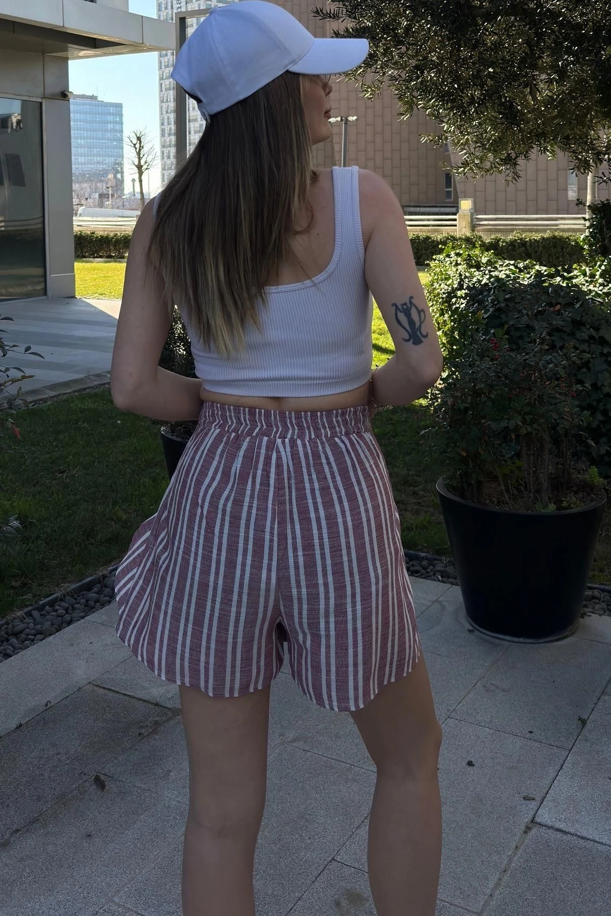 Kadın Bordo Beli Lastikli Ve Bağcıklı, Color Block Kat Kumaşlı Tasarım, Keten Şort