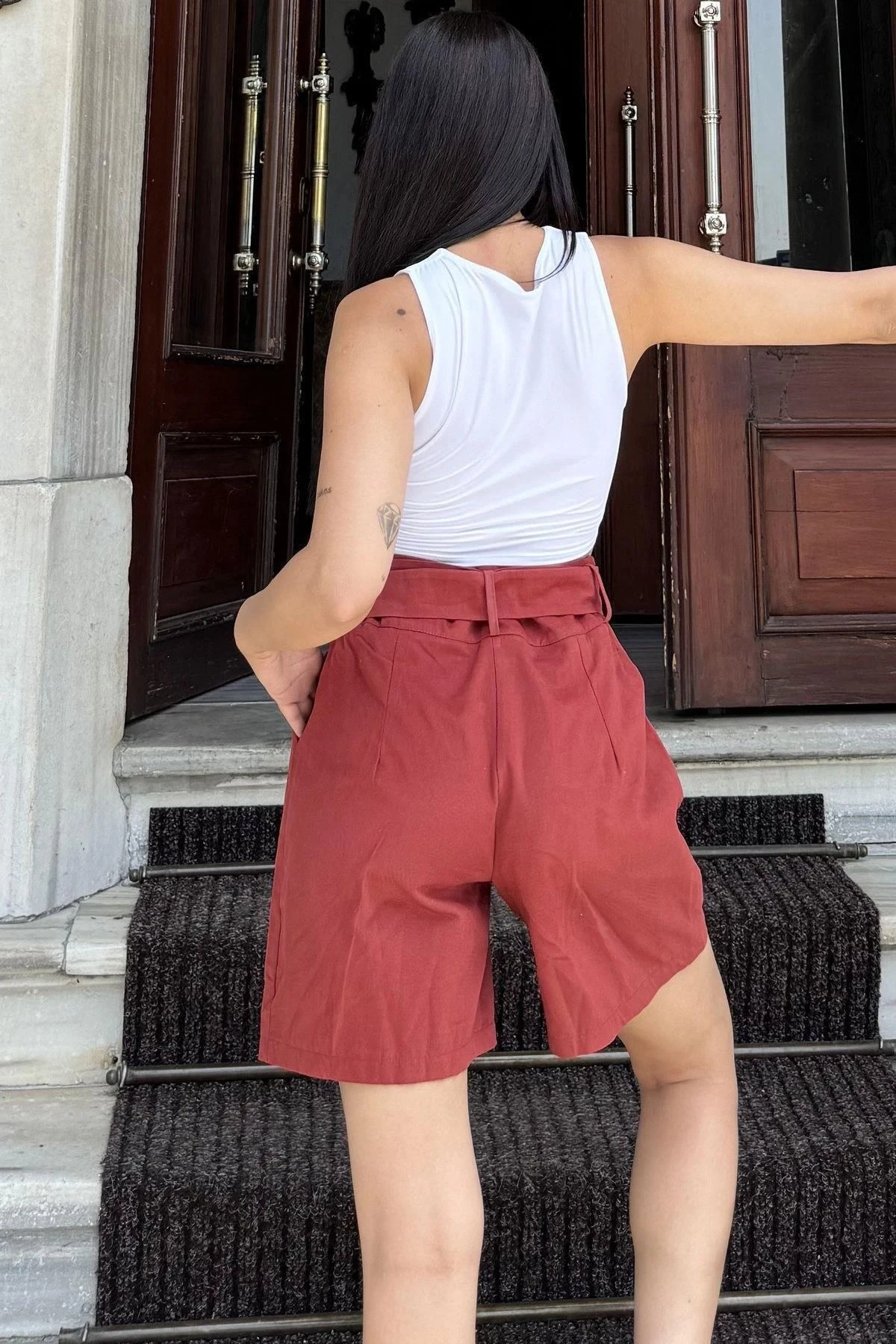 Kadın Bordo Kemerli Yüksel Bel, İthal Kumaş, Uzun Rahat Pliseli Şort