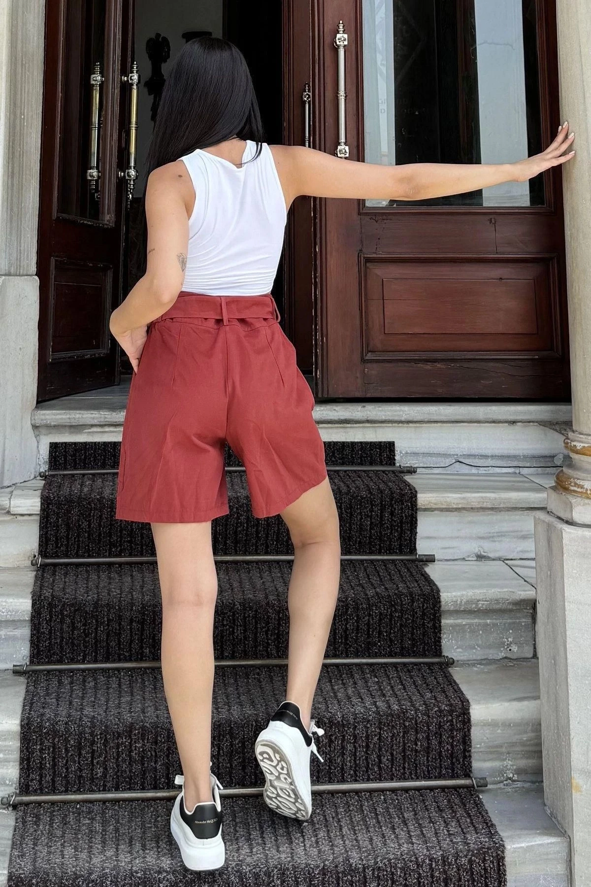 Kadın Bordo Kemerli Yüksel Bel, İthal Kumaş, Uzun Rahat Pliseli Şort