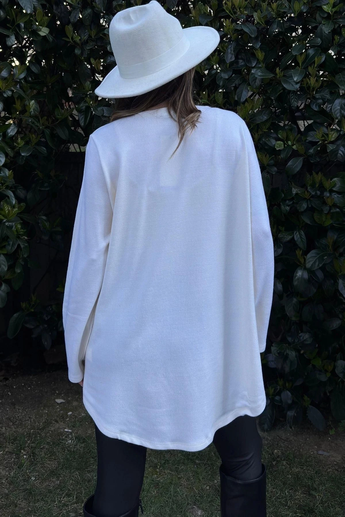 Kadın Ekru Asimetrik Kesim, Düğmeli, Salaş Hırka Bluz