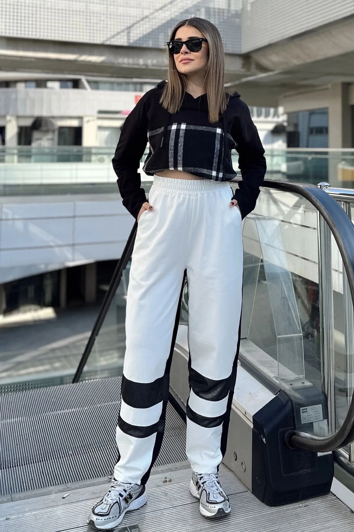 Kadın Ekru Color Block Tasarım, Beli Lastikli, Salaş Eşofman Altı