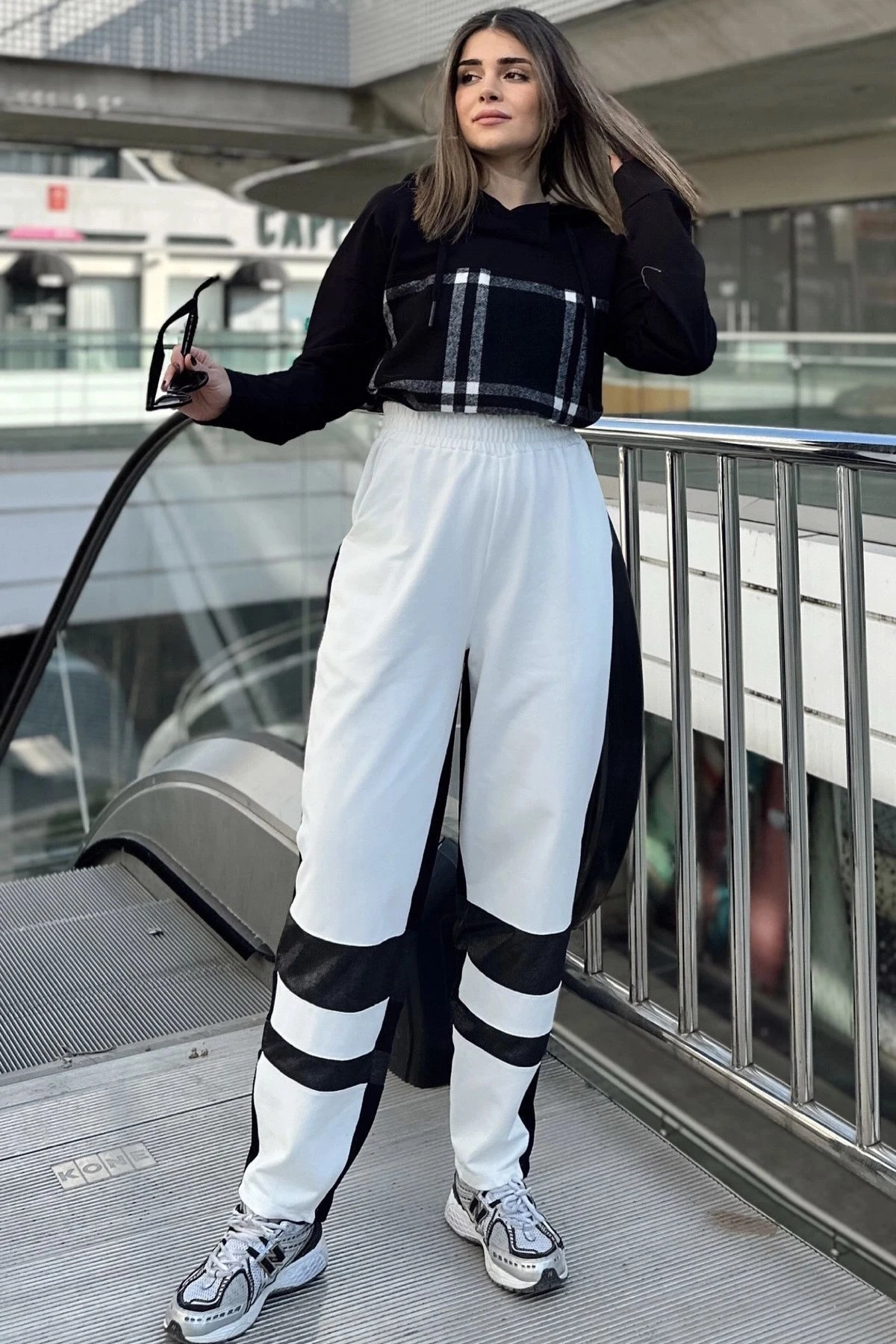 Kadın Ekru Color Block Tasarım, Beli Lastikli, Salaş Eşofman Altı