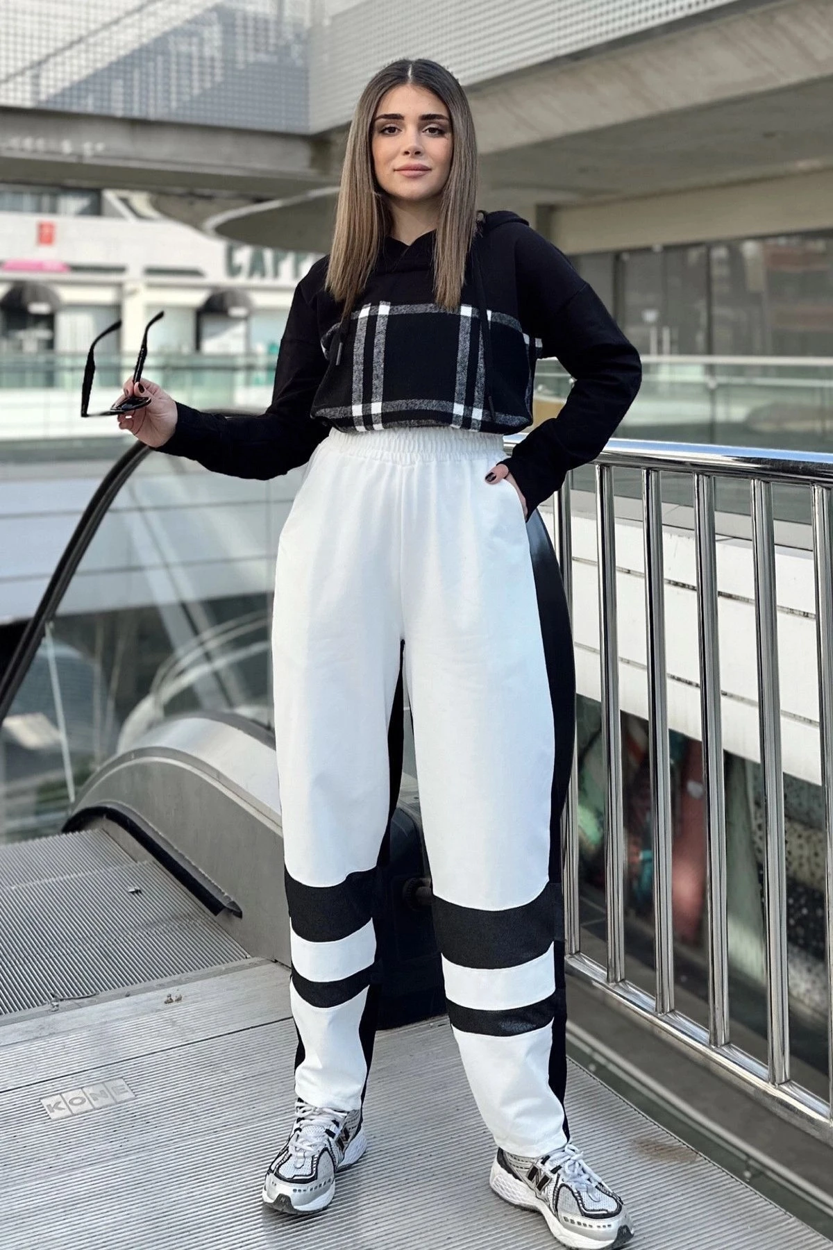 Kadın Ekru Color Block Tasarım, Beli Lastikli, Salaş Eşofman Altı