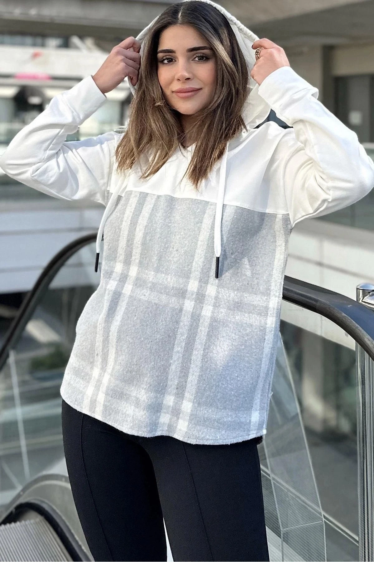 Kadın Ekru & Gri Ekose Garnili, Rahat Kesim, Kapüşonlu İki İplik Sweatshirt