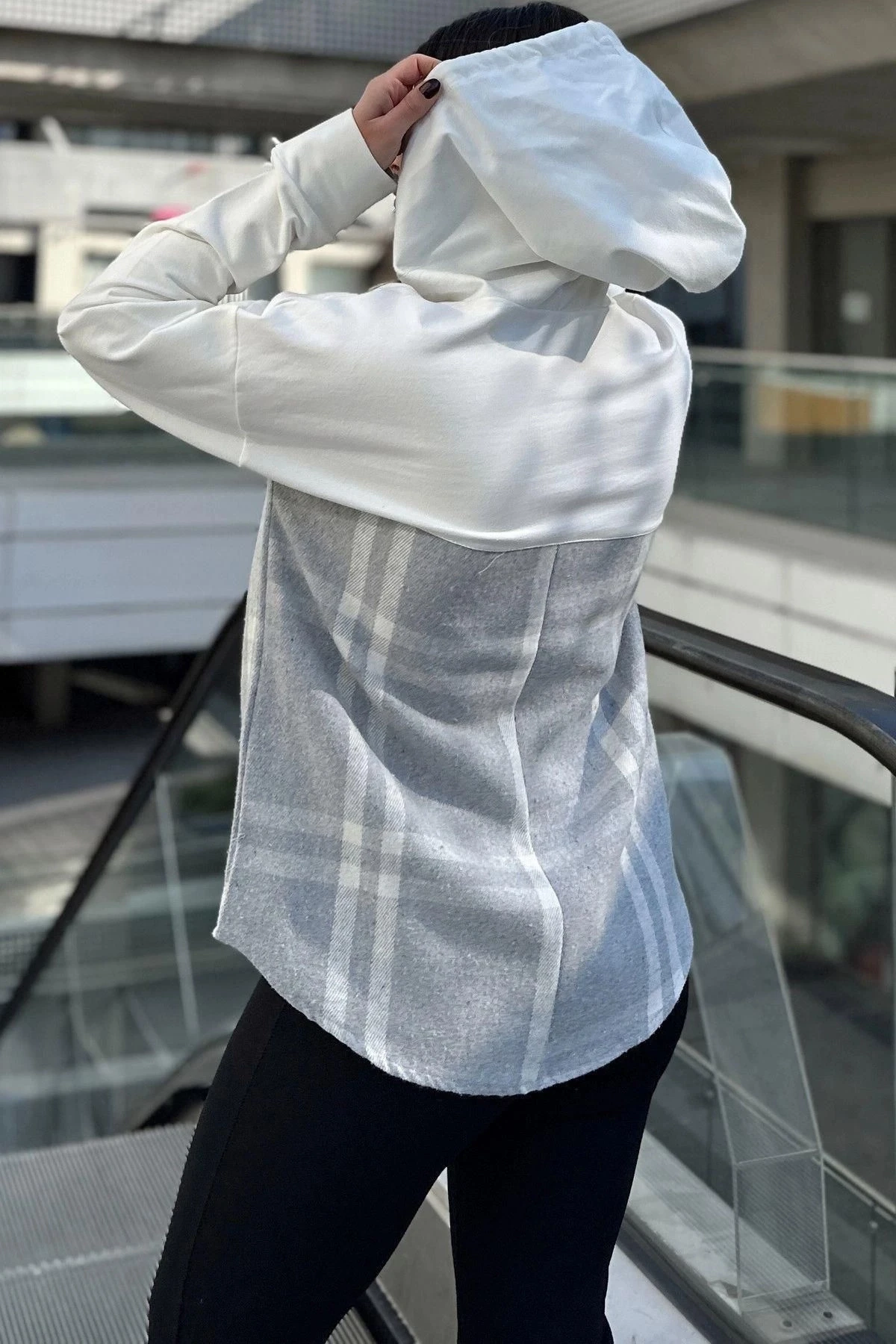 Kadın Ekru & Gri Ekose Garnili, Rahat Kesim, Kapüşonlu İki İplik Sweatshirt