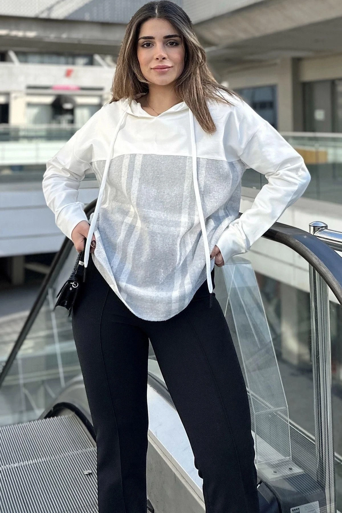 Kadın Ekru & Gri Ekose Garnili, Rahat Kesim, Kapüşonlu İki İplik Sweatshirt